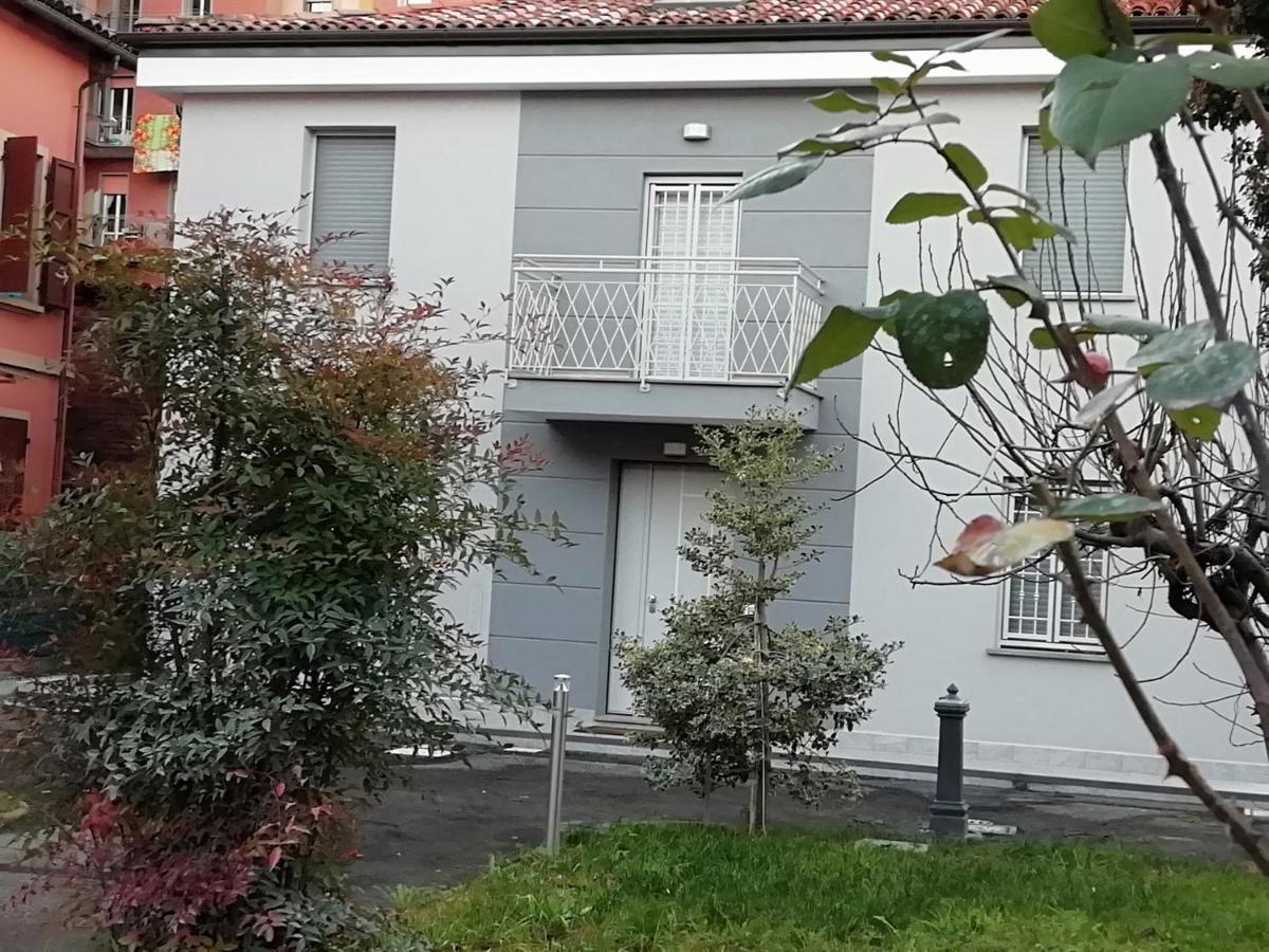 Grigio Perla Panigale, Villetta Con Giardino E Parcheggio Privato Fino A Tre Posti Auto - Un Oasi Di Tranqullita ボローニャ エクステリア 写真